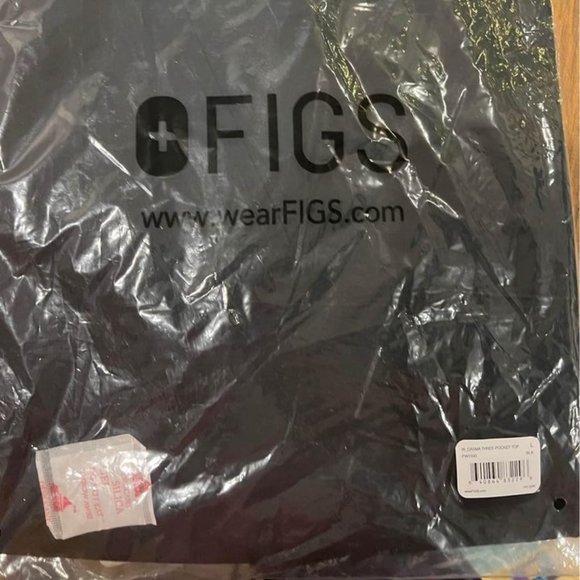 Figs scrub - Casma™ Three-Pocket Scrub Top - Picture 6 of 6